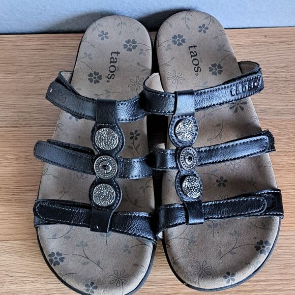 Taos Prize Slip On Black Leather Sandals 3 Strap Embellished Womens Size 9 EU 40 - Picture 3 of 12